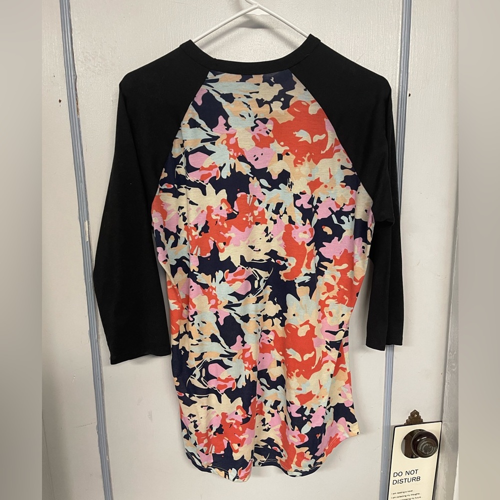Lularoe Randy Raglan Top size Medium- Color Multiple abstract print - Picture 4 of 4